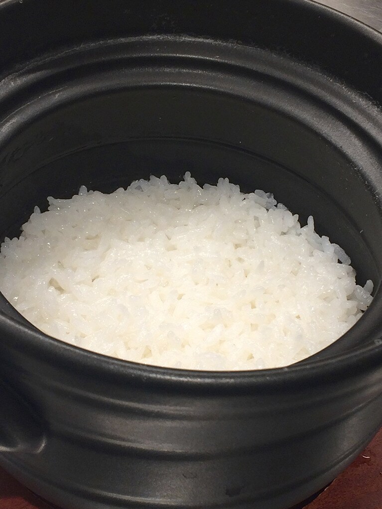 お米が光り、粒がしっかり立っています。