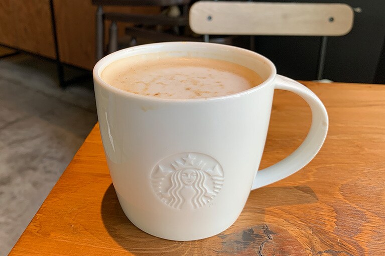 「ハニー オーツ ミルク ラテ」写真はShort 430円。他にTall 470円、Grande 510円(※なくなり次第終了)。