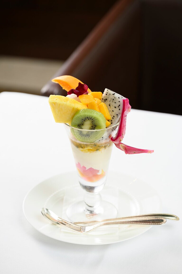 6月1日から販売している季節限定の「トロピカルパフェ」（2,420円）。