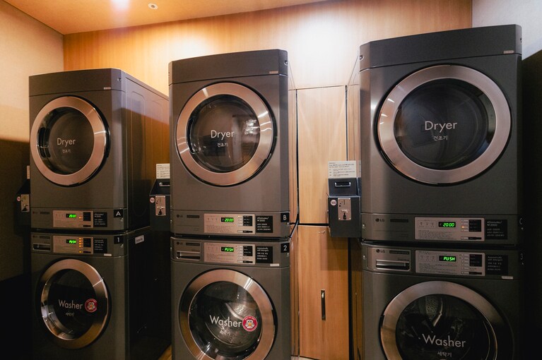 上が乾燥機、下が洗濯機。