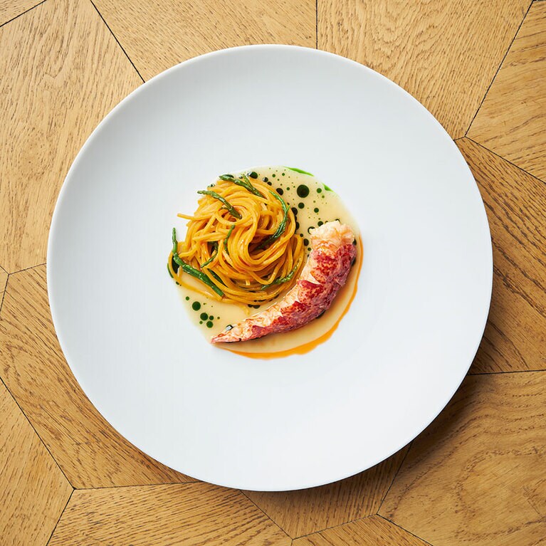 酒や味噌を使ったロブスターとヌードルの逸品も、和食とは異なる趣き。©Trivet