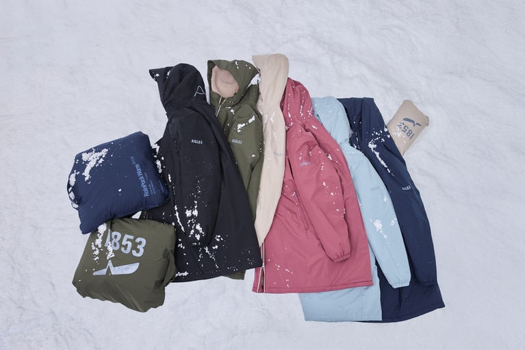 防水性と透湿性に優れたAIGLEオリジナル素材のMTDに、中綿を入れてあたたかさを確保。ロングジャケットとボアロングジャケットの2タイプを用意。レインパックウォーム ロングジャケット 各39,600円、レインパックウォーム ボアロングジャケット 各4,6200円。