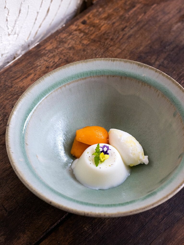 “ブランマンジェ山椒の香 塩牛乳ジェラート”。