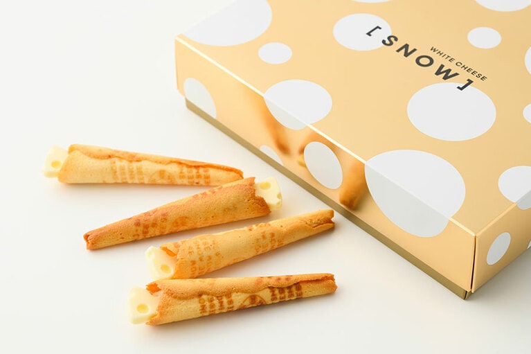 スノーホワイトチーズ 1,036円(8本入り)。