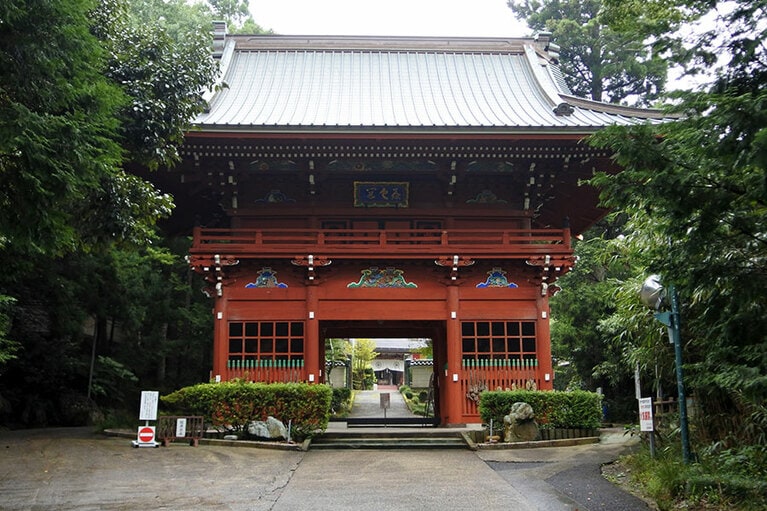 “波の伊八”の作品が見られる東頭山 行元寺。