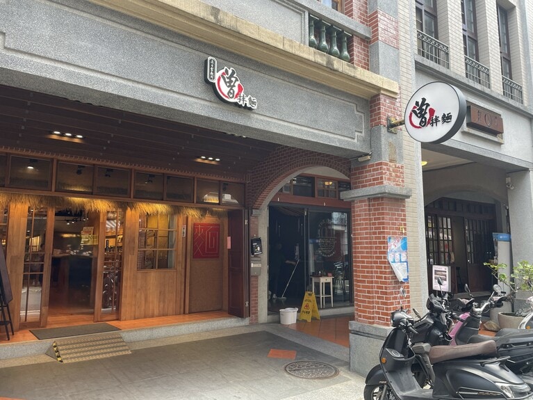 台湾インスタントラーメンの特徴はクセになるピリ辛感。辛さだけでなく、味のバリエーションも豊富です。
