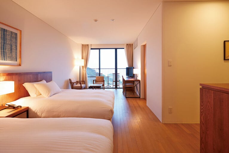 【五島列島リゾートホテル マルゲリータ】部屋数は島にある教会の数と同じ29室。修道院をイメージしクラシカルな雰囲気に。