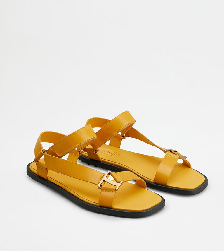 「トッズ T タイムレス サンダル」各86,900円(税込)全2色 TOD’S TERRAZZA限定