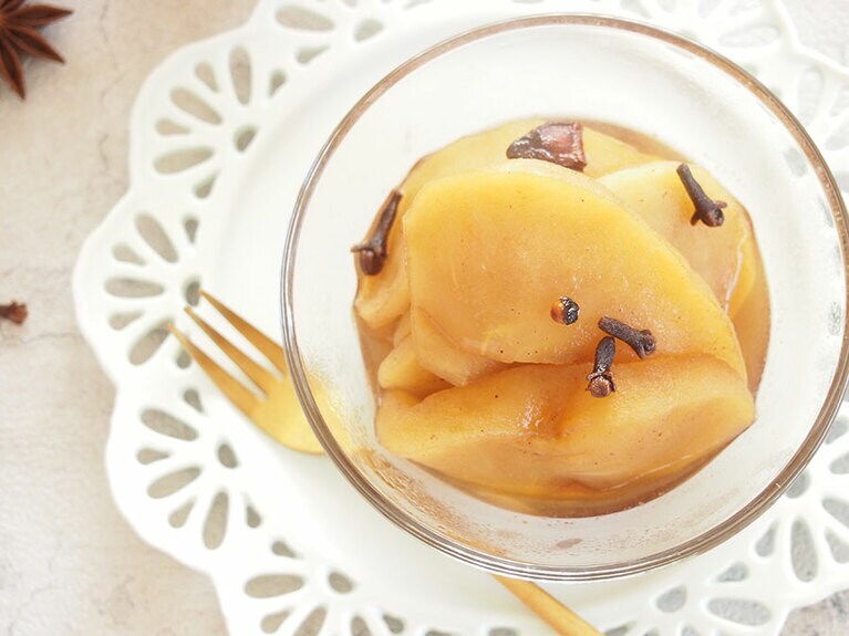 煮汁にとろみがついてきたら火を止め、盛り付けて完成。すぐに食べない場合は、ホールスパイスの味が出すぎてしまうので取り除いてから保管を。