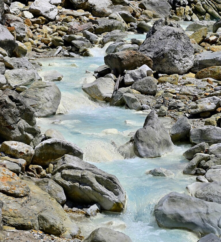 川が温泉。川に飛び込み温泉にダイブ！