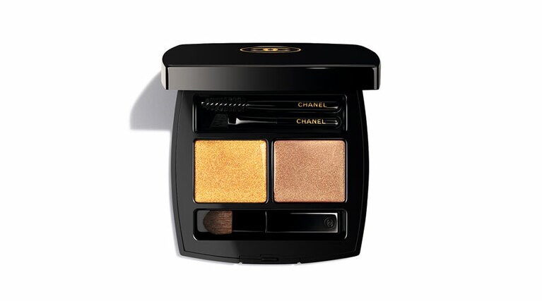 デュオ ルミエール 7,700円(特別限定品)。©CHANEL