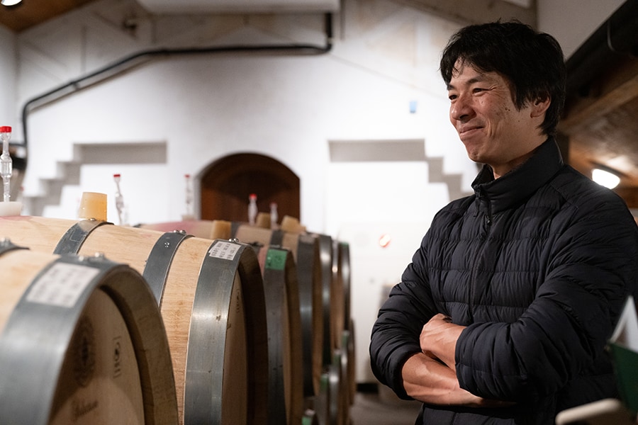 この日案内してくれたのは、掛川史人醸造長。趣味に走ったと断言する「どうぶつシリーズ」なるワインを生み出した張本人です。