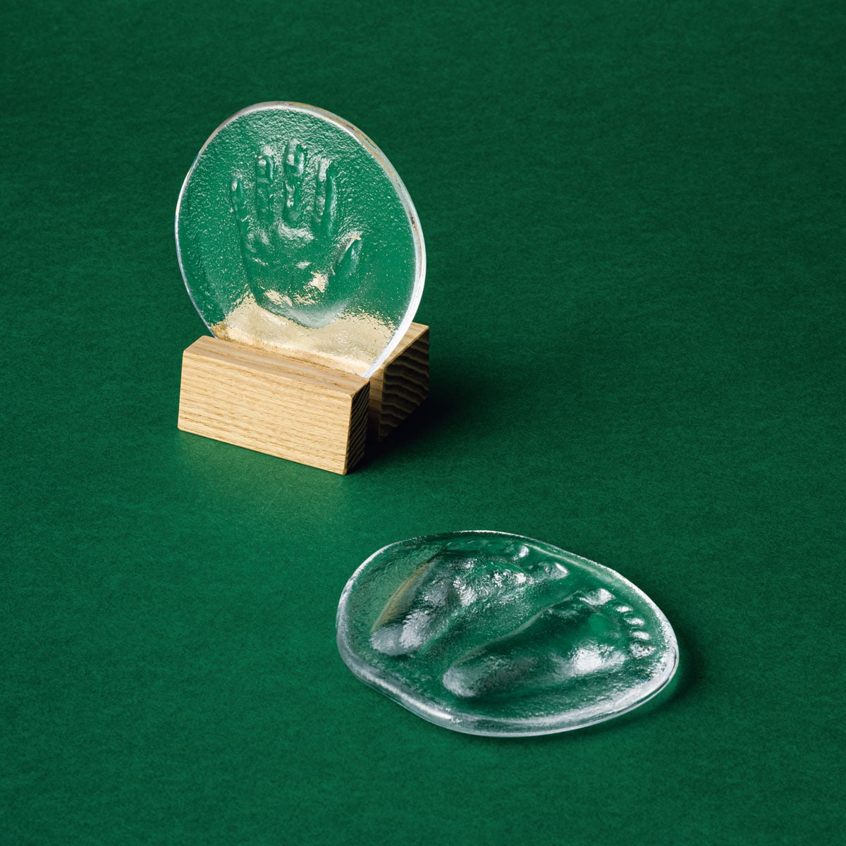 こどもてがたキット 完成品は10～15cm、制作可能なモチーフサイズ13cmまで。キット本体 11,000円、木製スタンド付き 14,300円／フレスコ