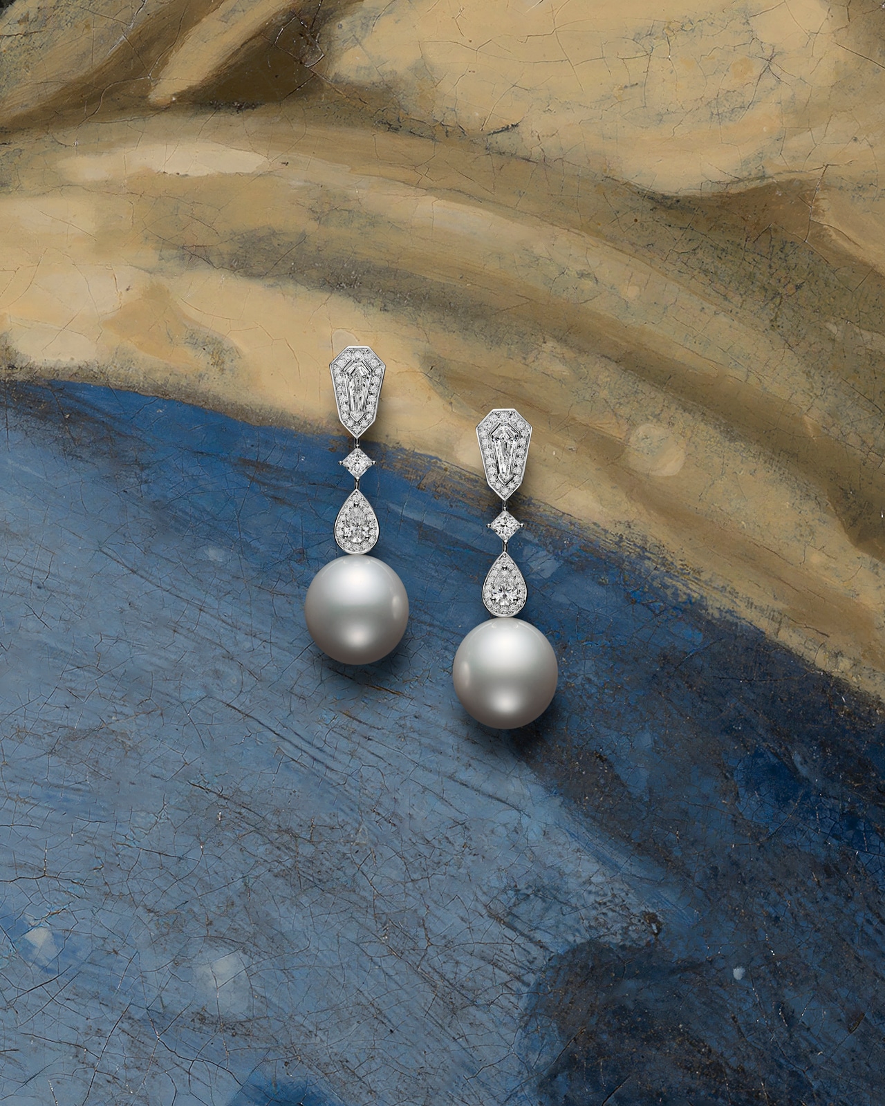 ピアス 1,210万円（税込）。