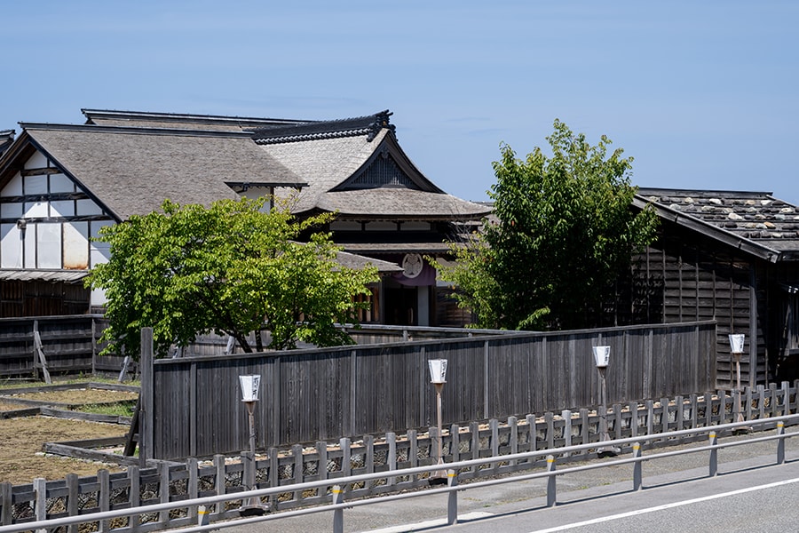 「佐渡奉行所跡」。小判製造も担っていたという奉行所は、1603年に建てられ現在は復元。