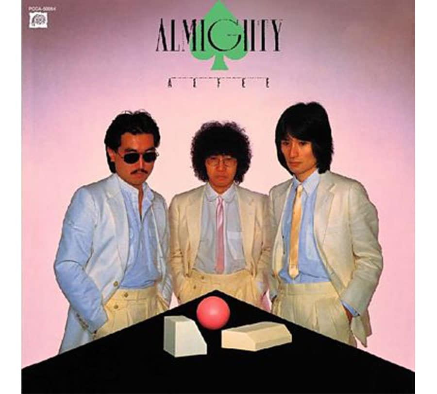 4thアルバム「ALMIGHTY ALFEE」。このジャケットは深い。なぜ3人は図形を凝視しているのか。そして桜井さんだけなぜネクタイをしていないのか。2つのミステリーを解く必要に迫られる。