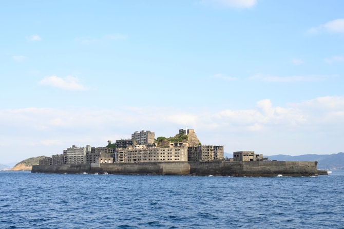 上陸できるかどうかは、運しだい。コンクリート廃墟で近代化の歴史に