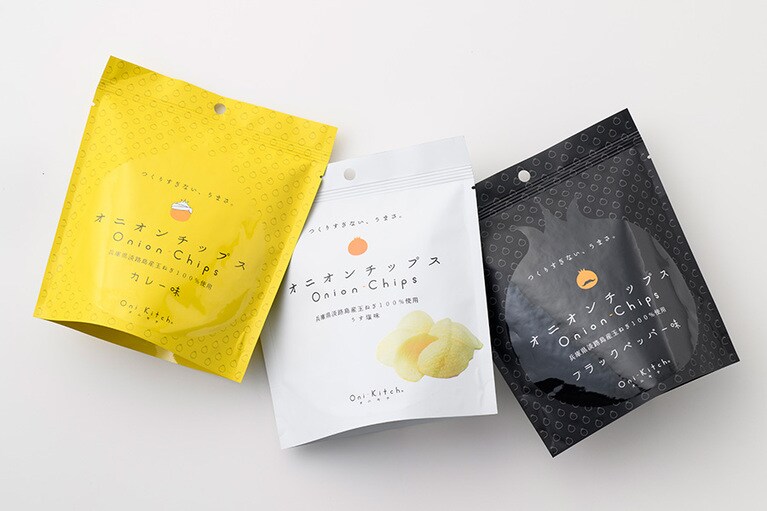 【兵庫県】うずのくに南あわじの「オニオンチップス」各241円(15g)。左から：カレー、うす塩、ブラックペッパー。