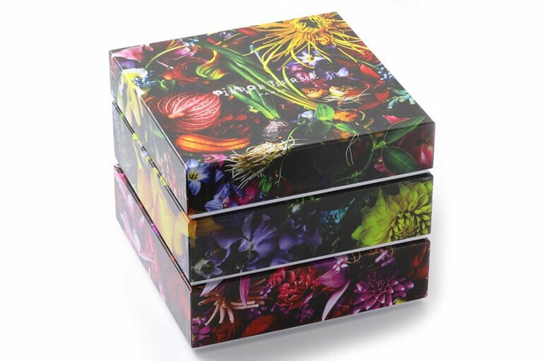 テーブルが華やぐお重入り。