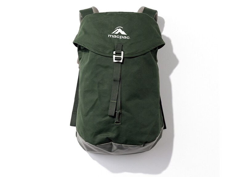 ライトウエイト ウェカ 14,300円／ゴールドウイン