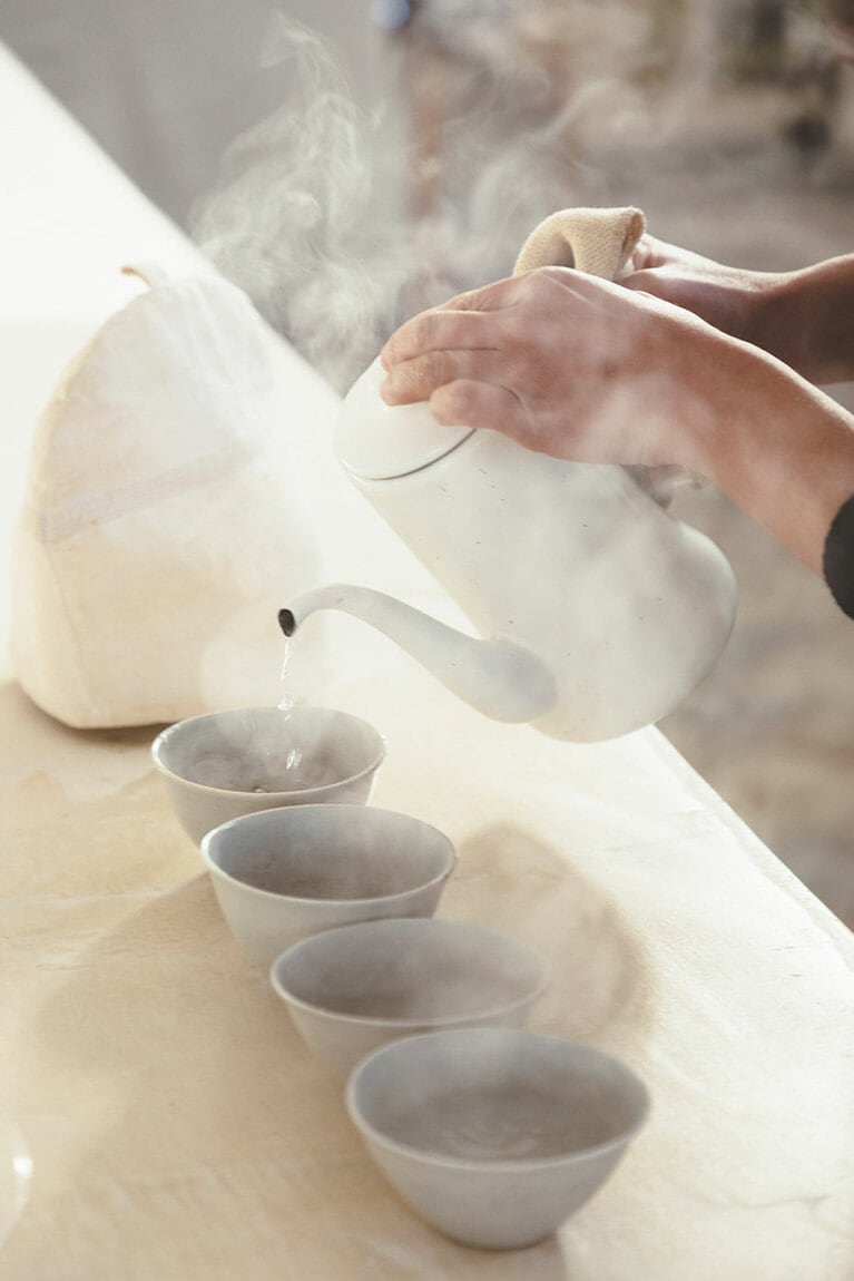 香りと湯気が立ちのぼる。