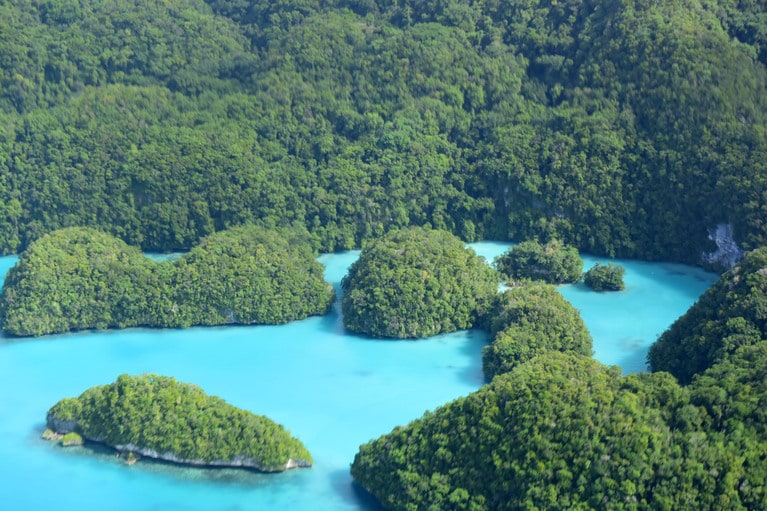 島々に守られ、湖のように穏やかなマリンレイク。