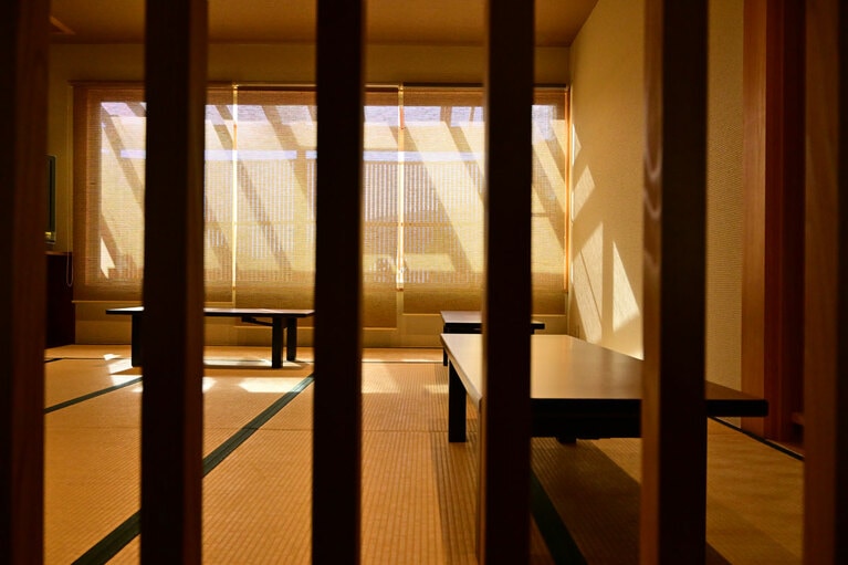 地元の人も集う休み処。「美肌の人は当湯に通う人も多いとか」とスタッフ。