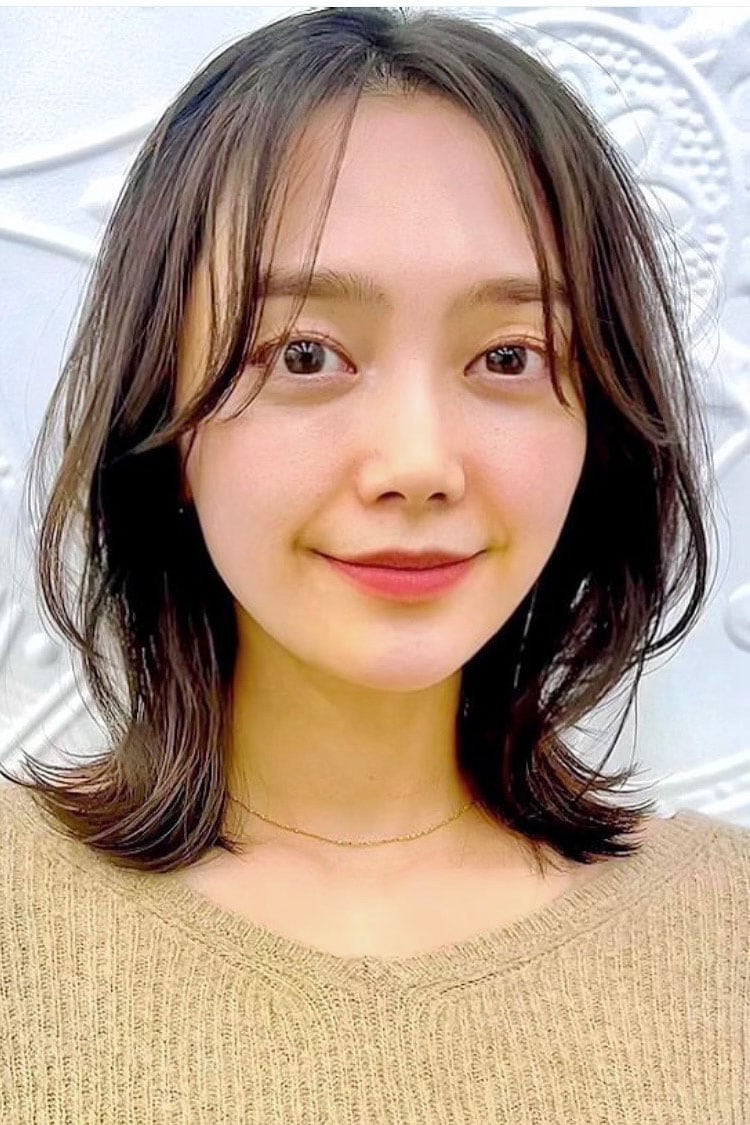 軽やかに揺れるミディアムレイヤー。