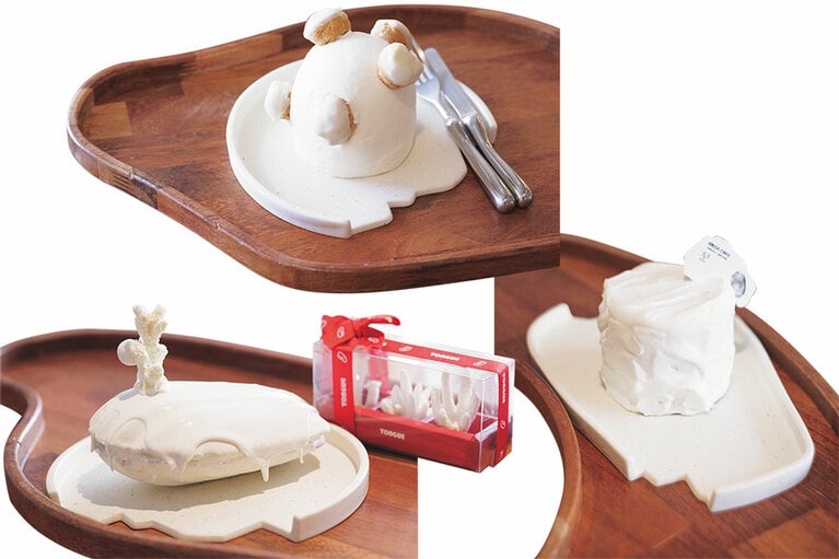 上：「BLANC CAKE」の中はキャロットケーキ。(大)W18,000。 
右：リニューアルした「EMOJI CAKE CHOCO＆MATCHA」はチョコと抹茶のケーキが層になっている。W12,000。 
左：ガナッシュ入りマドレーヌにサンゴ状のチョコがのる「RORENT CAKE」W15,000。チョコのオーナメントを追加できる(奥)。W7,000。