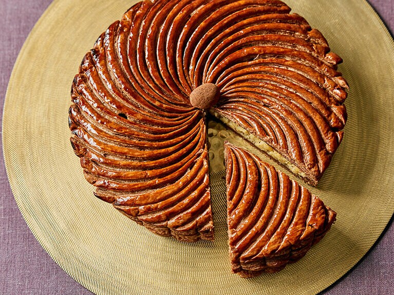 ガレット・デ・ロワ 直径約18cm 3,800円／ル・ショコラ・アラン・デュカス