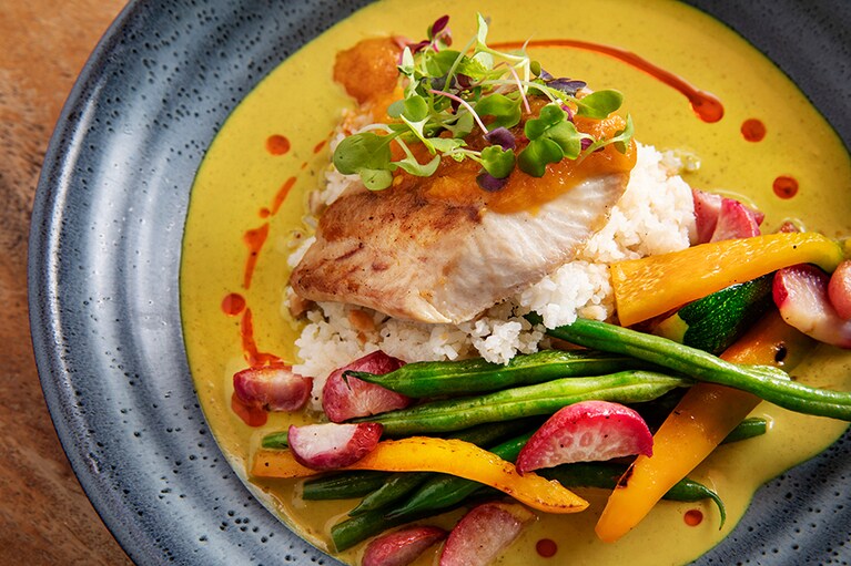 メインダイニング「ザ・バニヤン・ツリー」のシーフードカレー 69ドル。