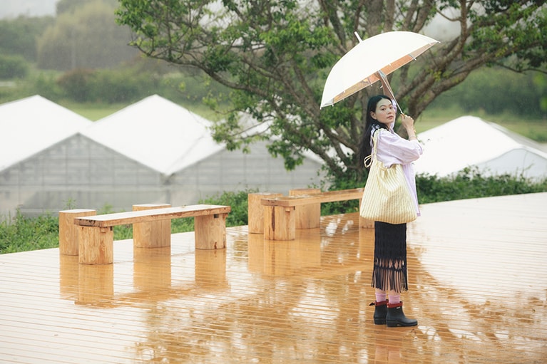 里山デッキの目の前には地域の子供たちが自然、動物、人と触れ合いながら主体的に農業に関わることのできる農地公園「Soil to Soul FARMPARK KAMOGAWA」も。
