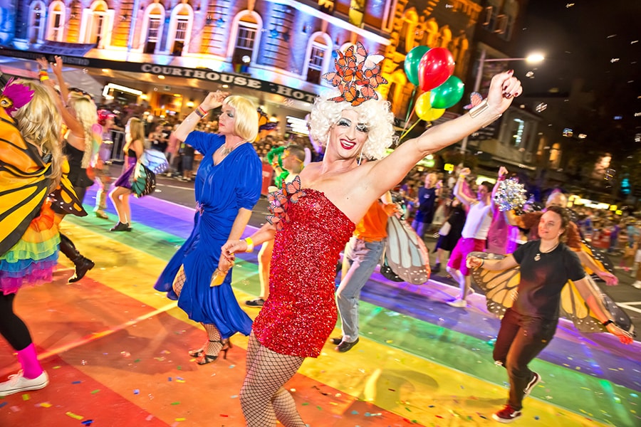 「シドニー・マルディグラ」のクライマックスを飾るパレード。photo:Sydney Gay and Lesbian Mardi Gras