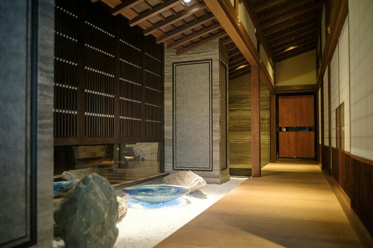 京都らしい美意識を感じる趣のある店内。撮影＝橋本篤