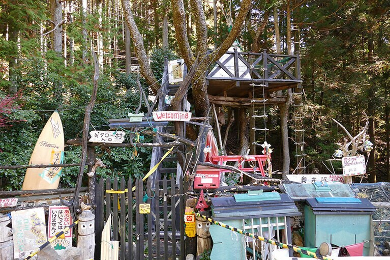 ここがキタロー村。カオスだが昼間なら怖くない。