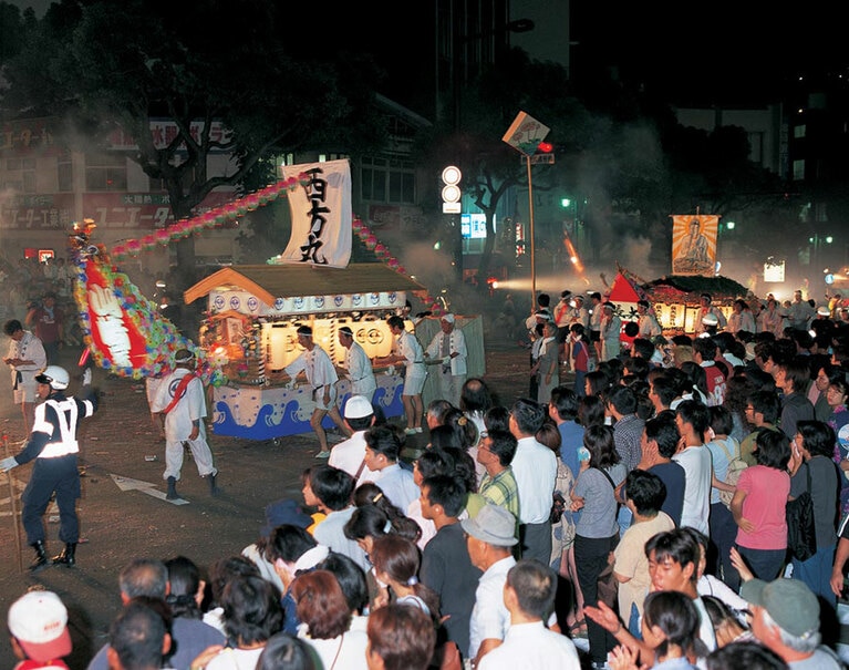 【長崎県】精霊流し。
