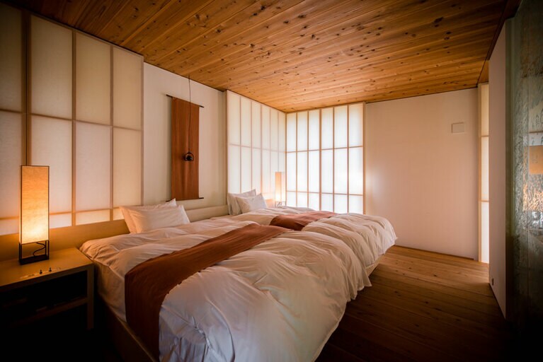 オーベルジュ内子［愛媛／大登温泉］プライベートヴィラ ベッドルーム。