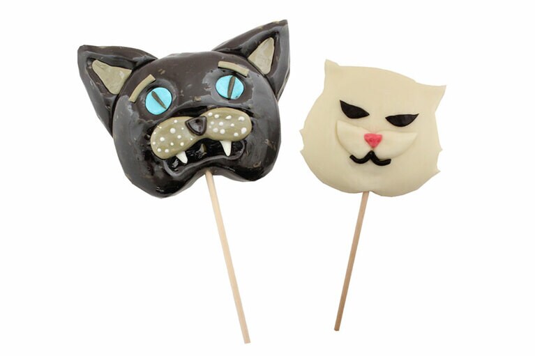 「猫ロリポップ」。アート作品のため1本1本値段が異なる。