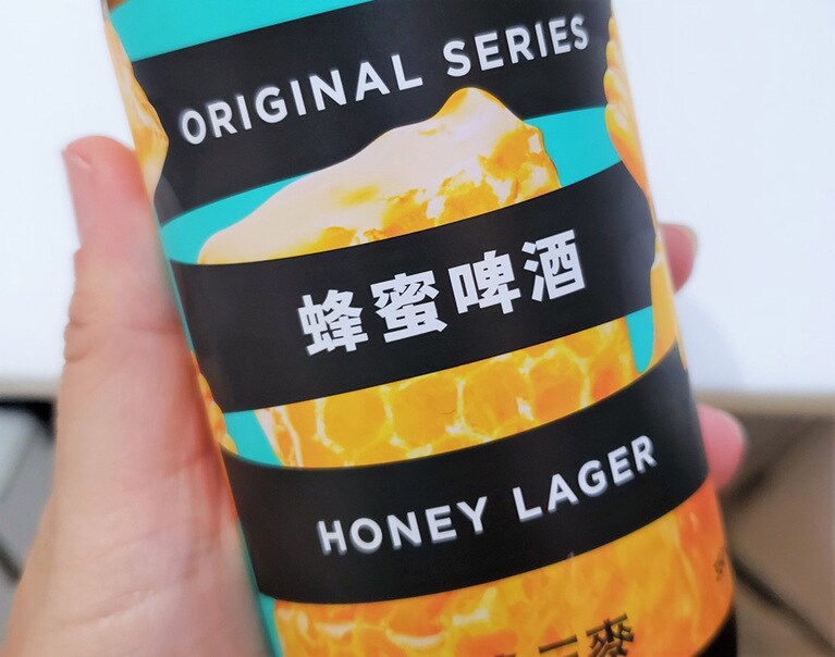 蜂蜜啤酒。空港では200元。
