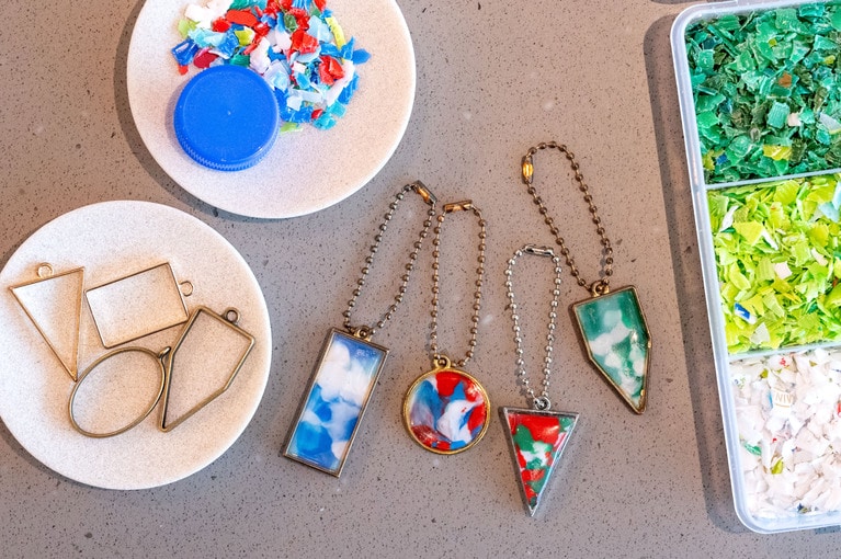 「Books&Cafe」では海を間近に感じながら「海のクラフト」体験もできる（800円）。