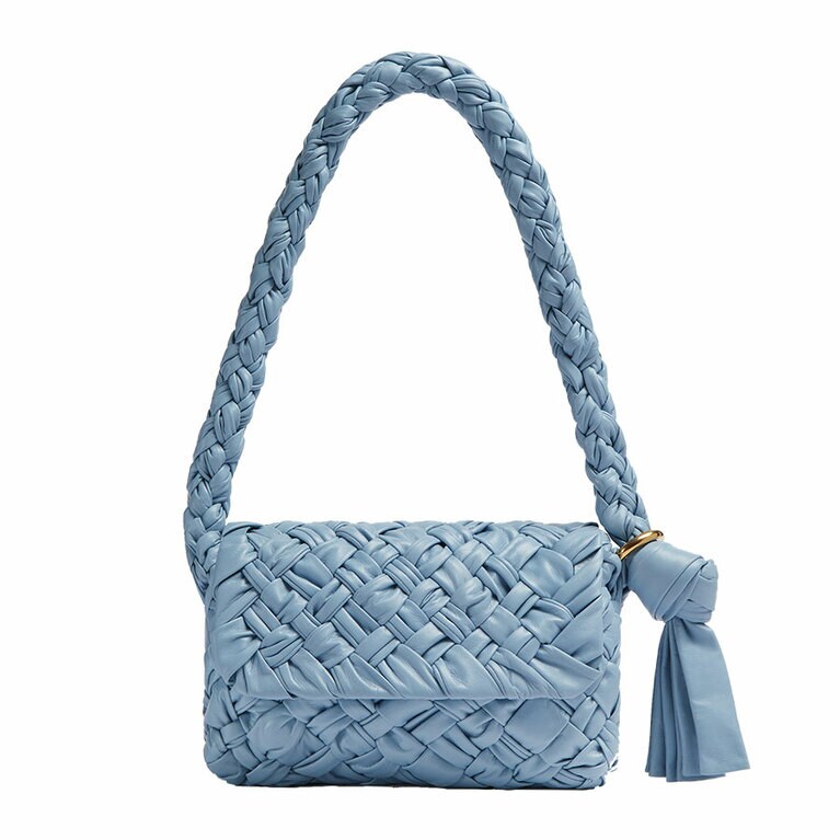 「チッタ」H18×W25×D5.5cm 632,500円／ボッテガ・ヴェネタ（ボッテガ・ヴェネタ ジャパン）