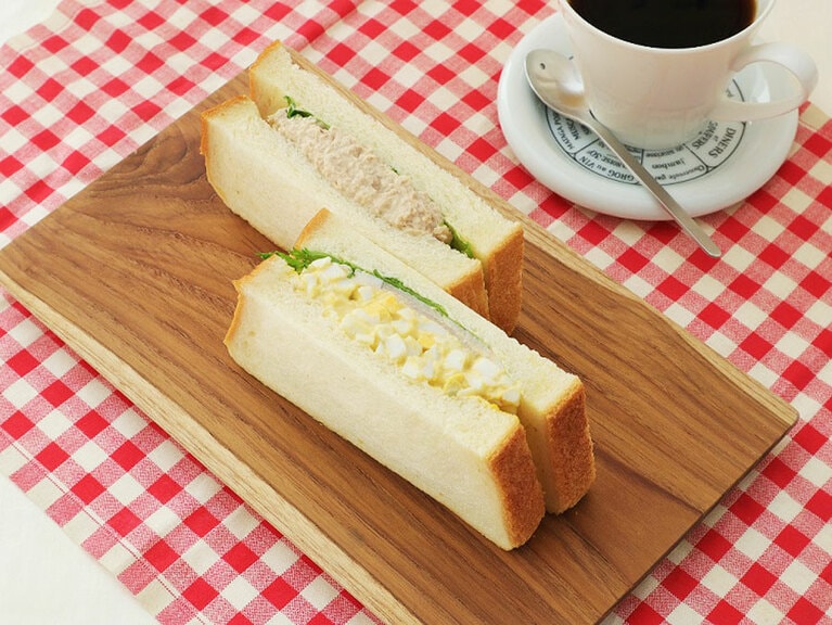 「無添加ハム卵＆ツナサラダサンド」460円／ブーランジェリー ラ・テール(エキュート京葉ストリート)