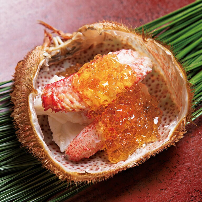 まるで宝石箱のように美しい「蟹の琥珀ゼリー」は名物の一つ。舌にも目にも美しい これこそが“美味”。