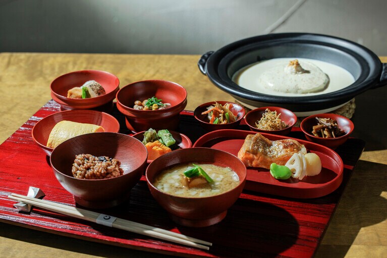 快眠の鍵を握る「めざめの朝食」。