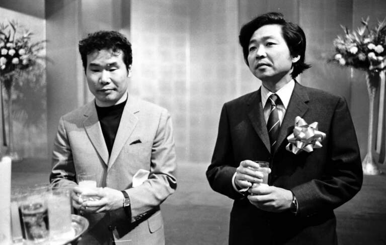 渥美清と山田洋次監督（菊池寛賞授賞式で）　©文藝春秋