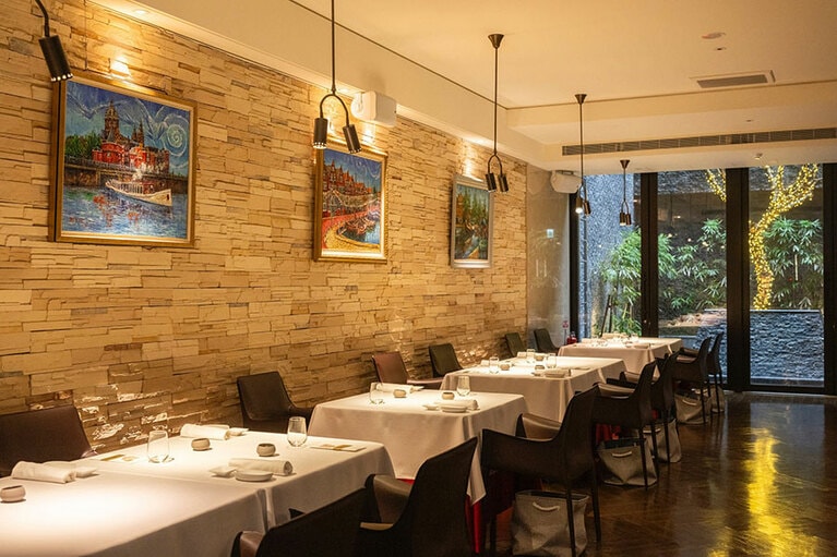 落ち着いた雰囲気の店内。近隣のビジネスマンが接待や会食に利用することも少なくないそうです。