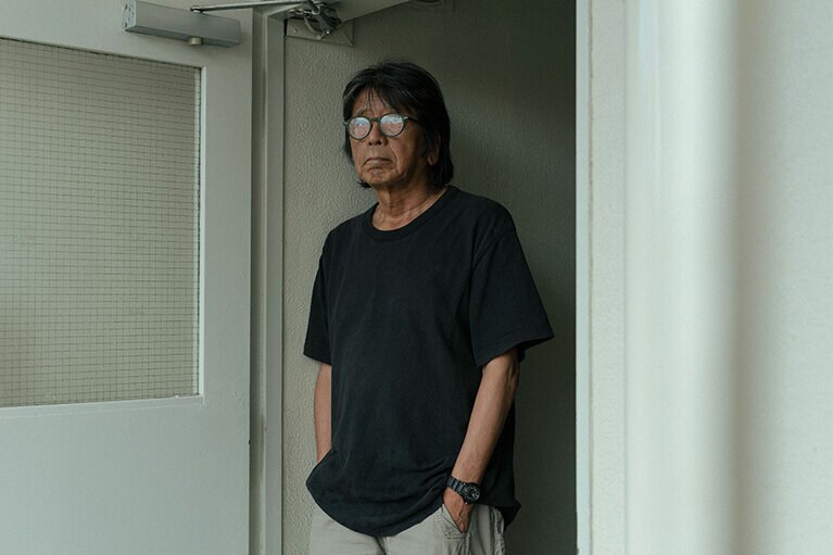 小さな新聞記事で事件を知った。