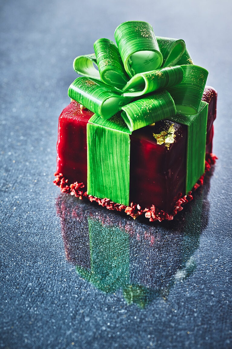 ストリングスホテル東京インターコンチネンタル「カドー ルージュ」（直径8cm×8cm／5,940円）。