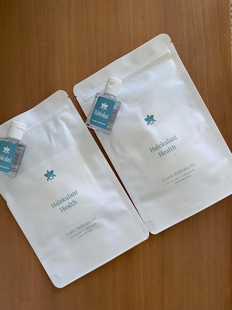新しいアメニティーとして置かれている「Halekulani Health」。Guest Wellness Kitにはマスク、手袋、ウエットティッシュが入っています。
