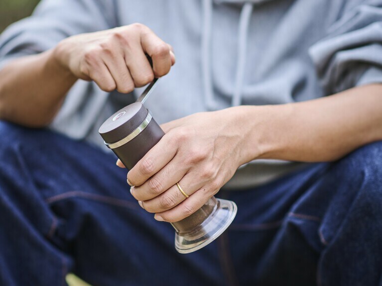 こっそり借りてきたミルでガリガリ。